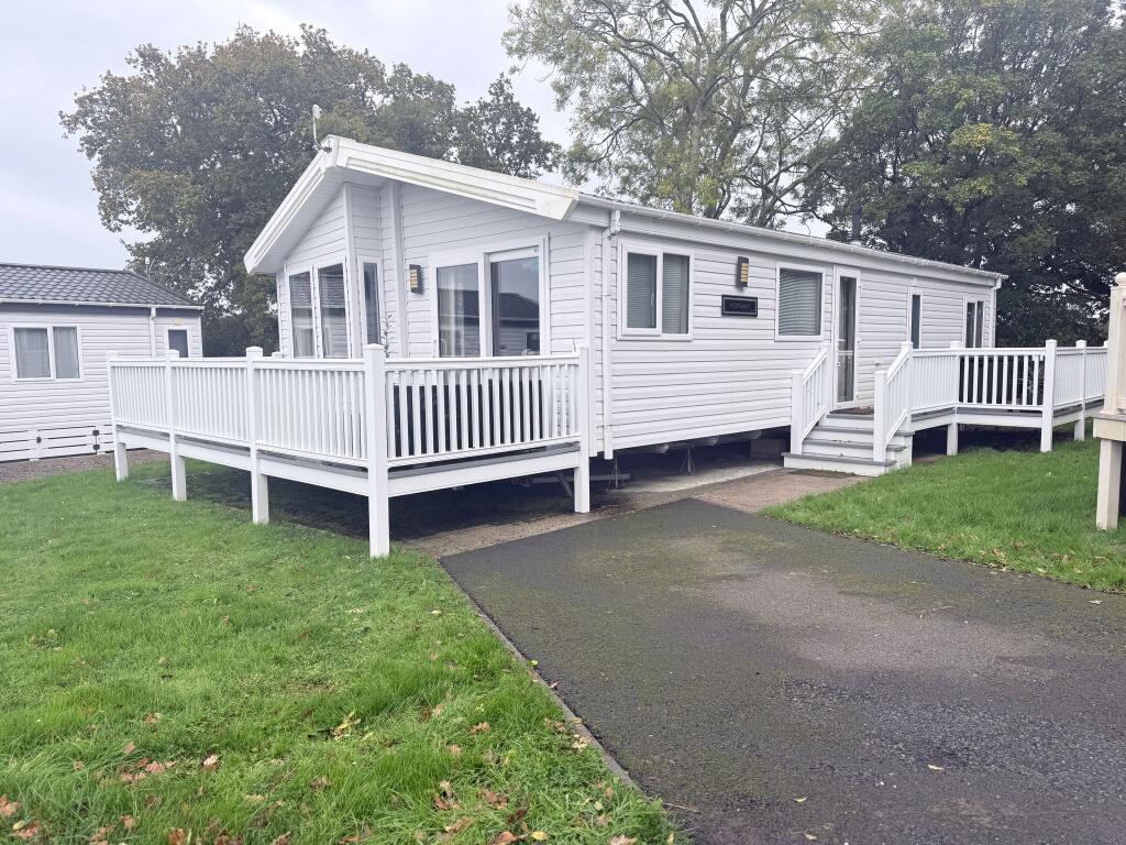 2-bed caravan on Two Bed Willerby Portland, Thorness Bay Holiday Park, Cowes, Isle of Wight, PO31 8NJ, £75,000