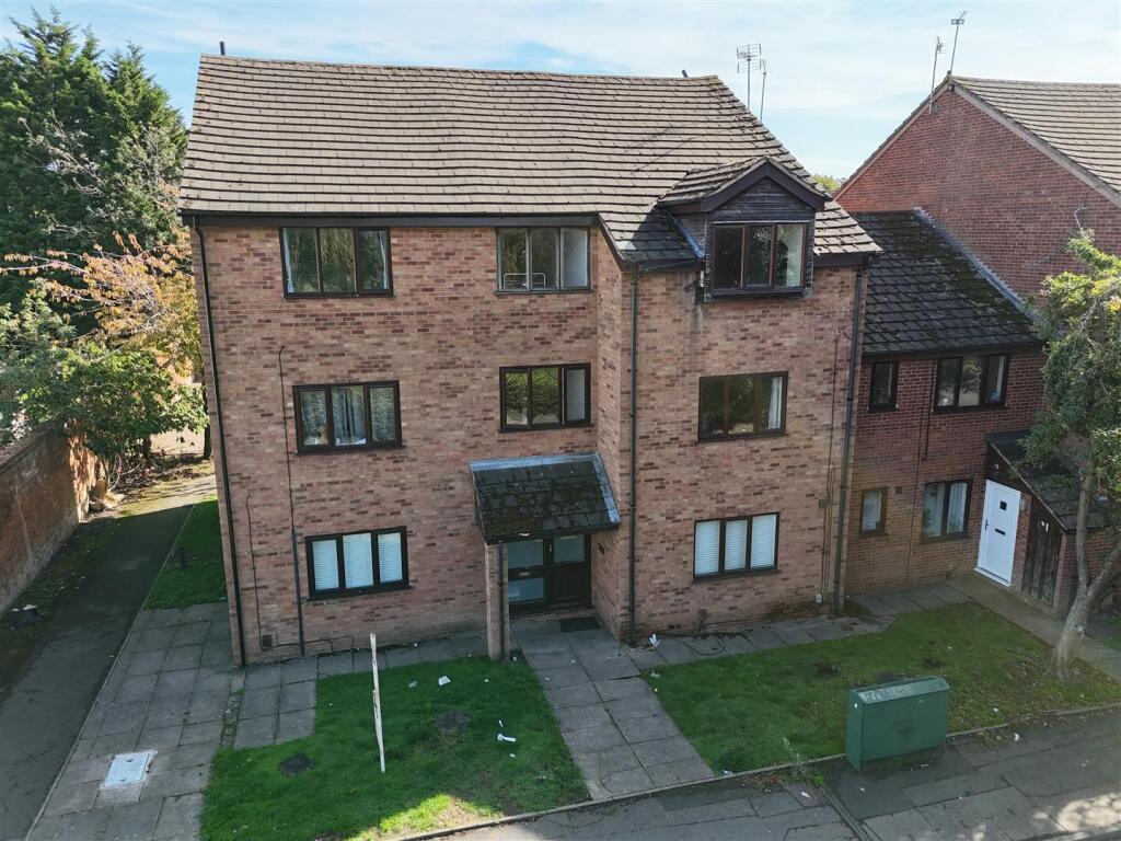 2-bed flat on Paynes Lane, Coventry, £89,950