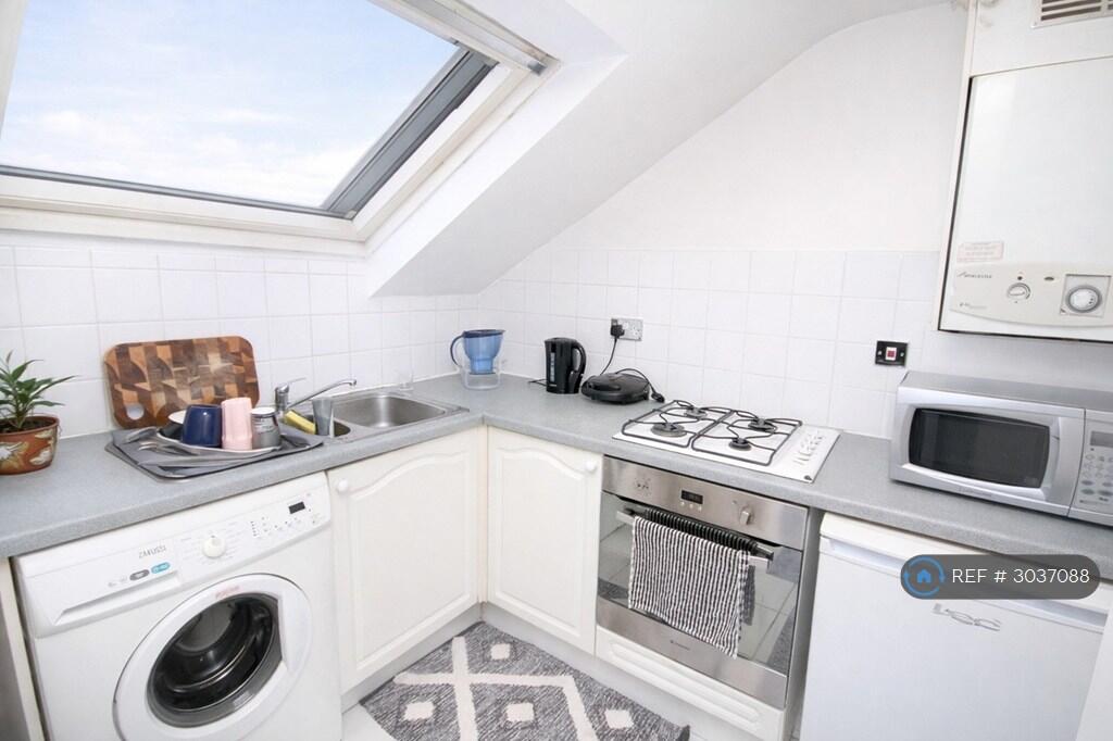Apartment in London - View 5