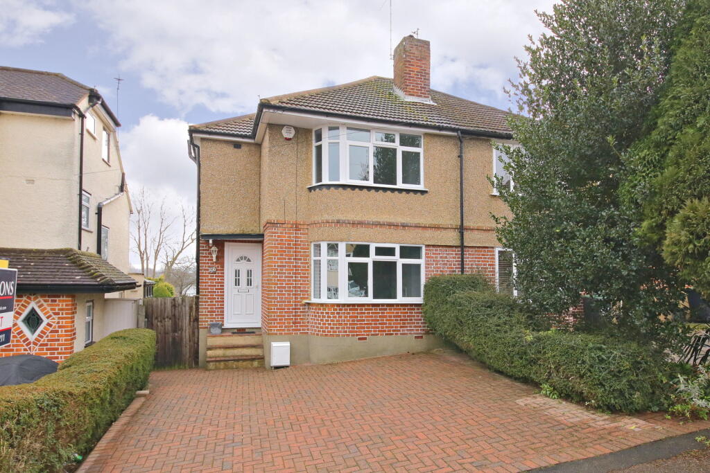 3-bed semi-detached on Oakleigh Drive, Croxley Green, Rickmansworth,, £665,000
