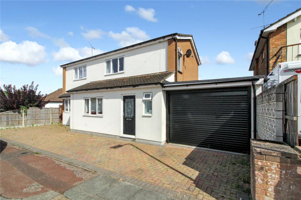 3-bed detached on Blenheim Park Close, Leigh-on-Sea, Essex, SS9, £400,000