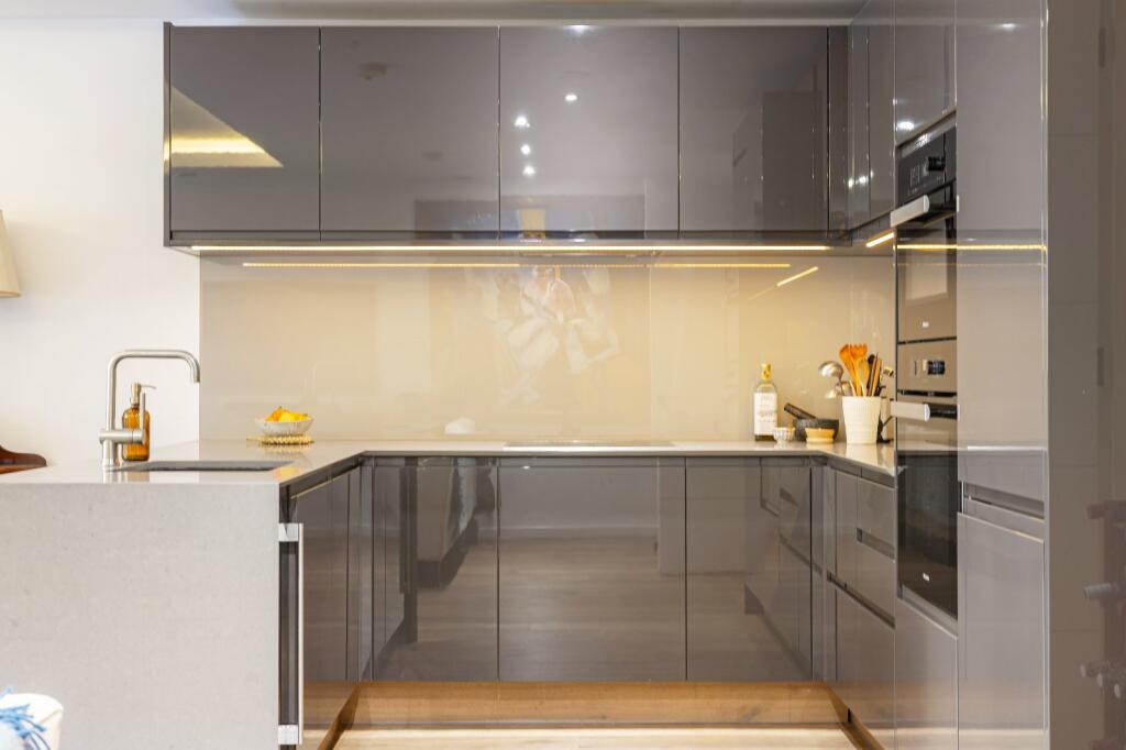 Apartment in London - View 5
