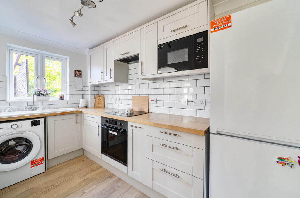 House in Winkfield, Bracknell Forest - More