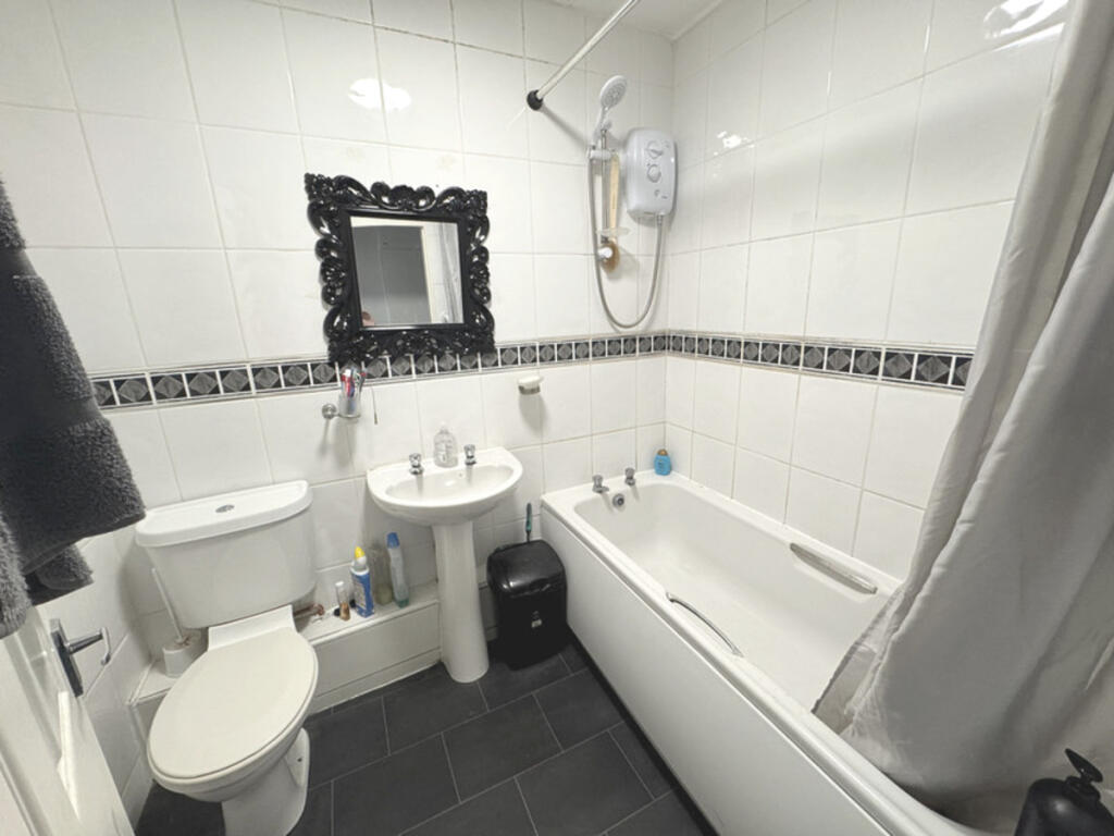 Apartment in Preston - More