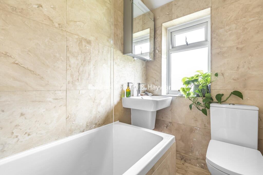House in London - View 5