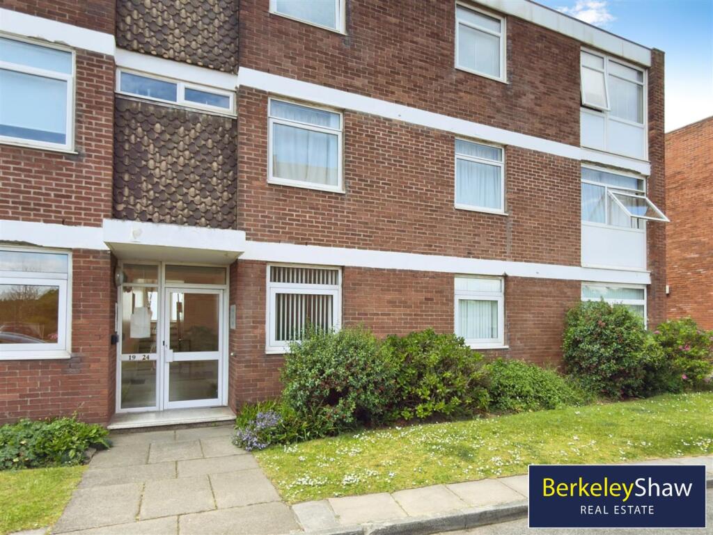 Fountain Court, Crosby, Liverpool photo 3