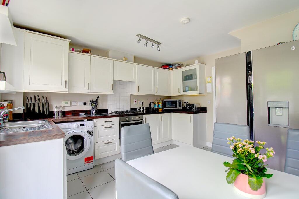 Forge Close, Cannock, WS11 photo 2