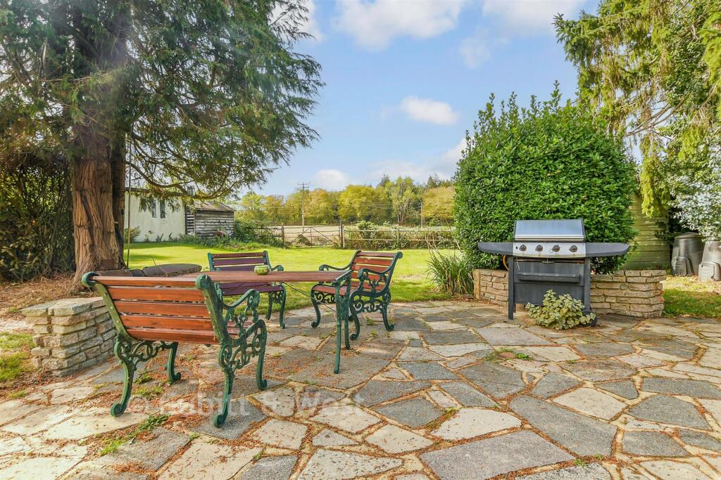 House in Mole Valley, Betchworth - View 5