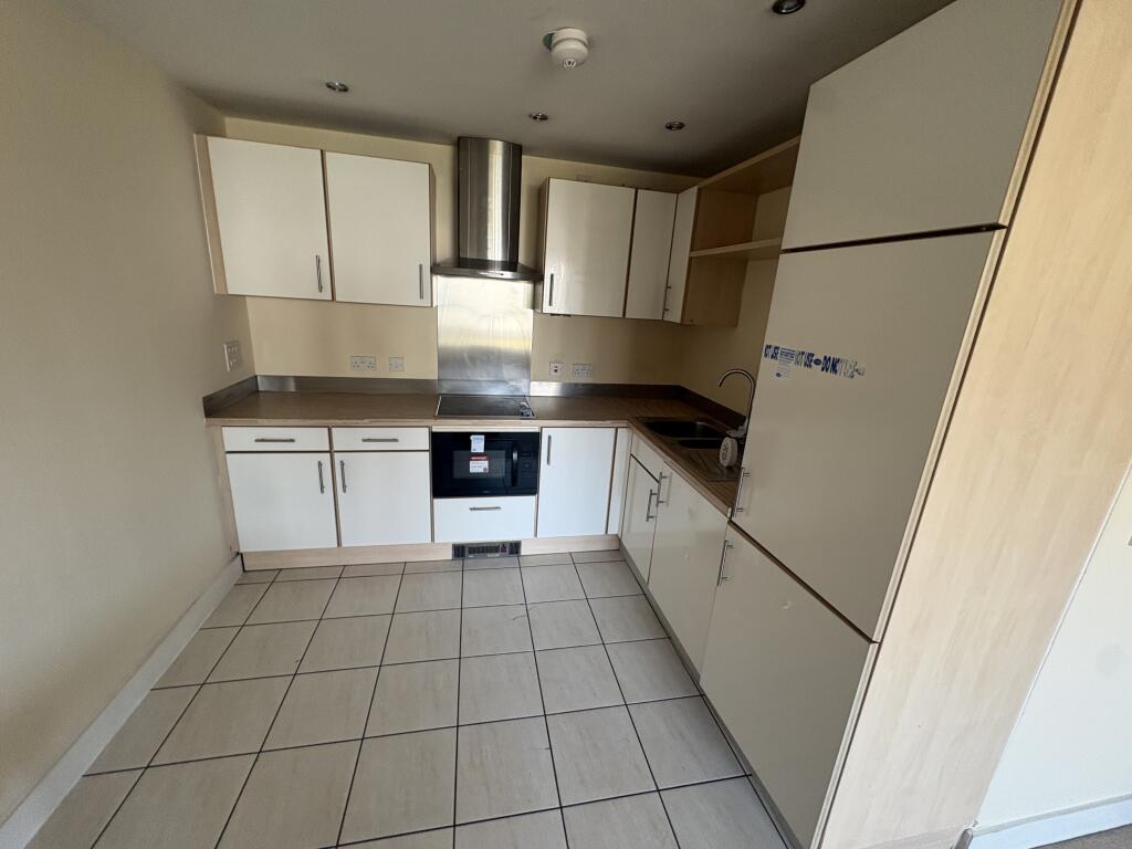 Apartment in Cardiff, Grangetown - View 3