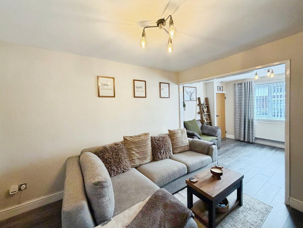 House in Swansea, Blaenhonddan - More