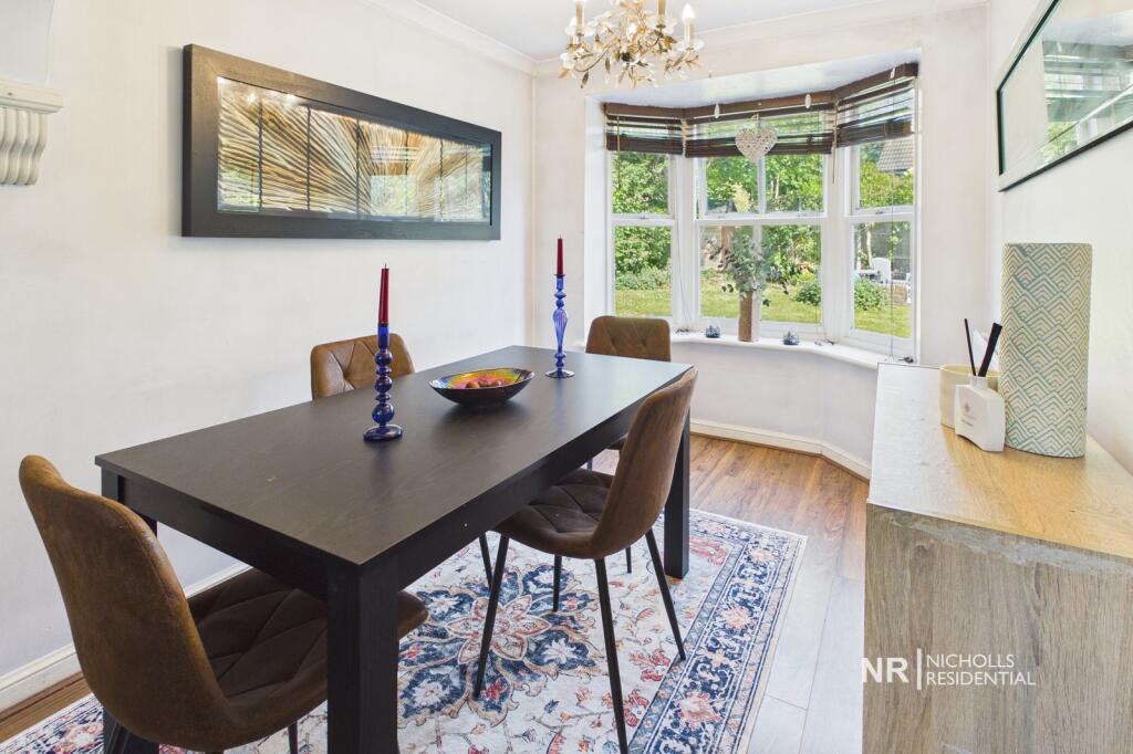 Coppard Gardens, Chessington, Surrey, KT9 photo 4