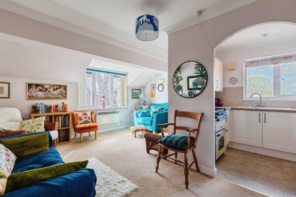 Oaklands Court, Kenilworth - View 2