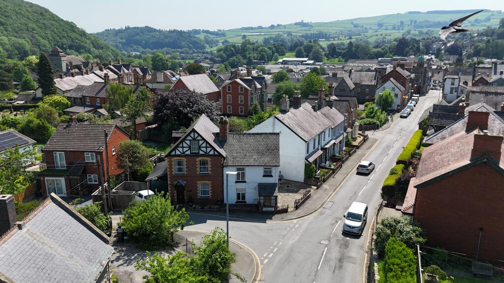 Main image of property: Pendre Wyn, 13 West Street, Knighton, Powys LD7 1EN