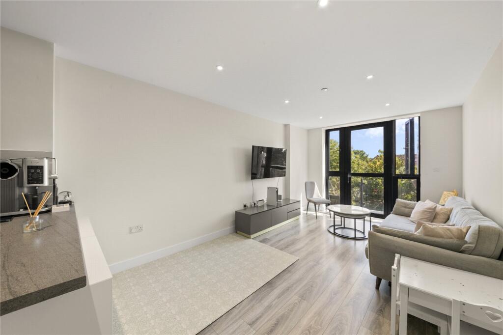 Apartment in Southall - View 3