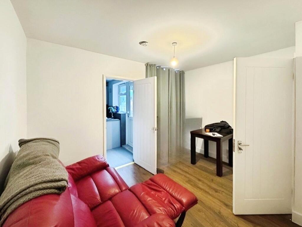 House in Canterbury - View 3