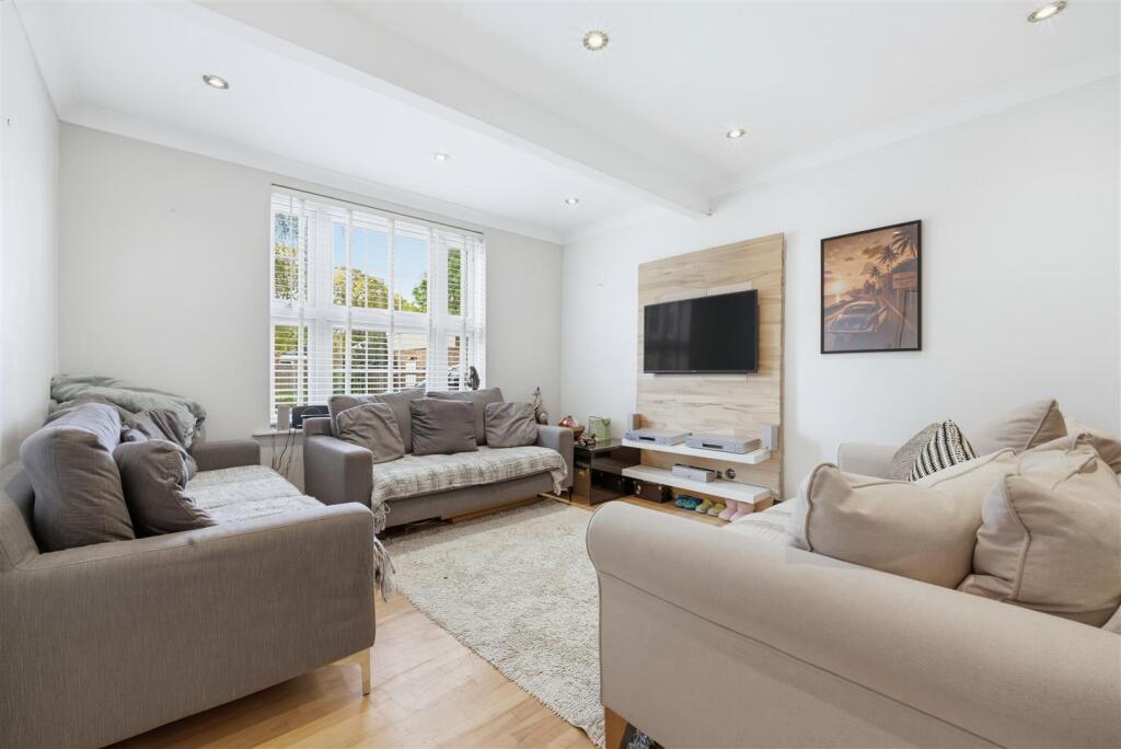 House in London - View 2
