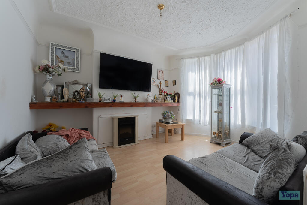 House in Wirral, Liverpool City Region - View 3