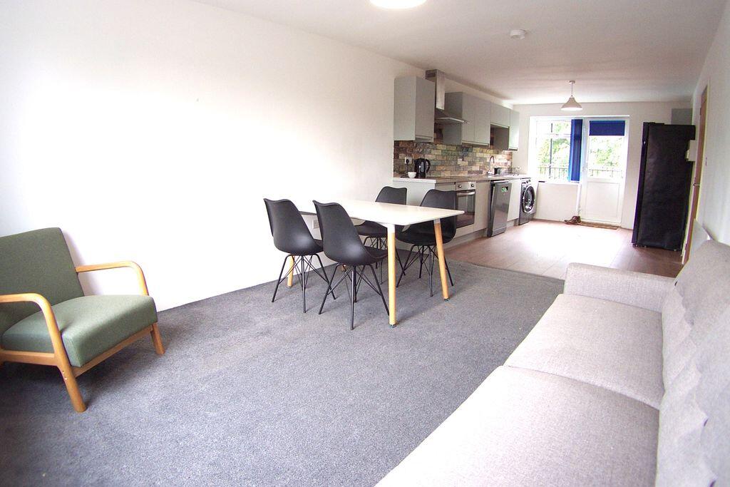 Apartment in Leeds - View 5