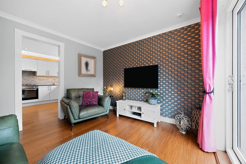House in Erskine, Park Mains - View 4