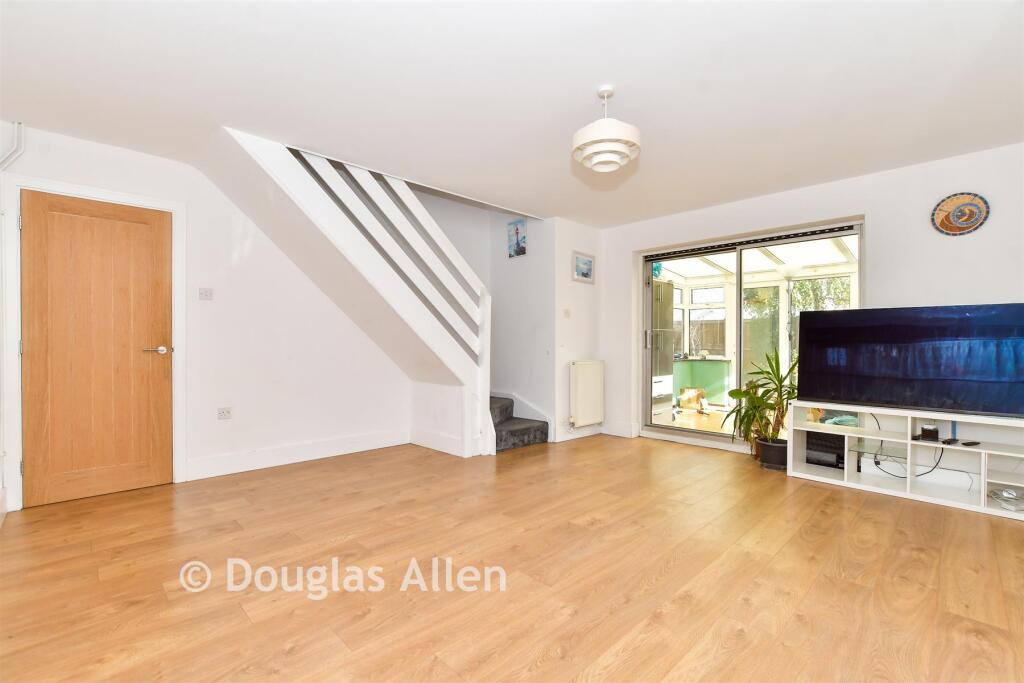 Royal Oak Drive, Wickford, Essex photo 3
