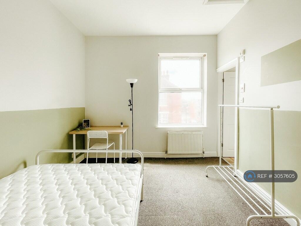 Main image of property: Wilford Crescent East, Nottingham, NG2
