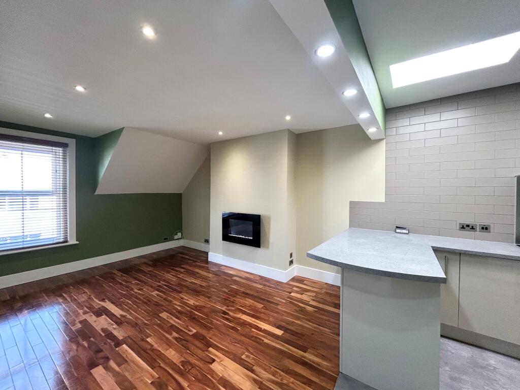 Apartment in Bournemouth, Boscombe - View 4