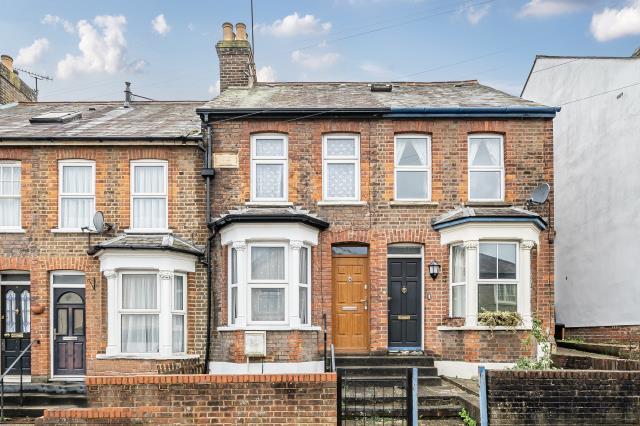 3-bed terraced on Totteridge Avenue, High Wycombe, £300,000