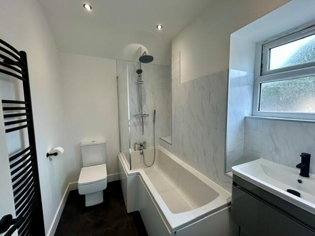Apartment in Wirral, Liverpool City Region - View 2