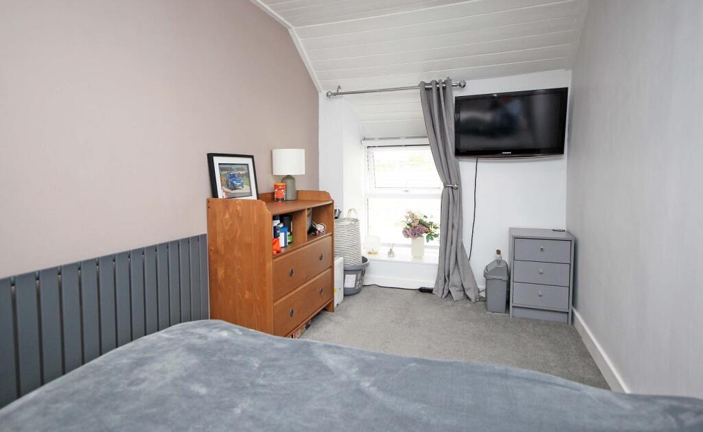 House in Gwynedd, Llanrug - More