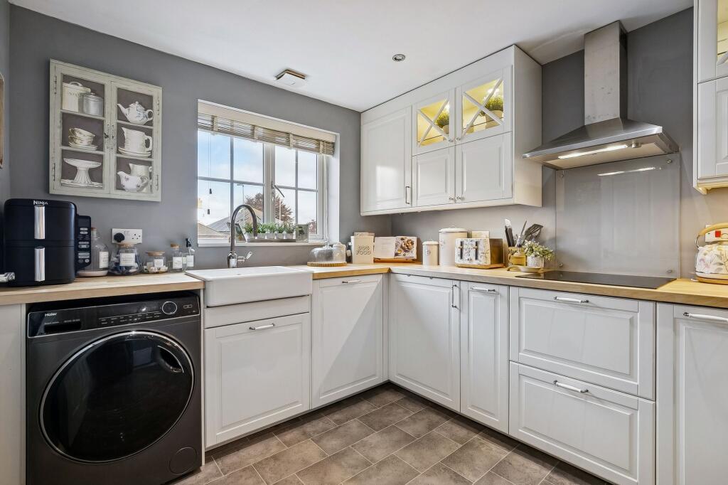 Summerlin Drive, Woburn Sands, MK17 photo 3