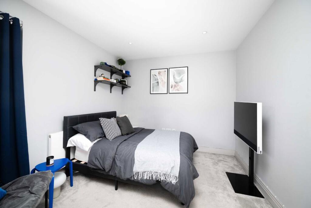 Apartment in London, Church End - View 4