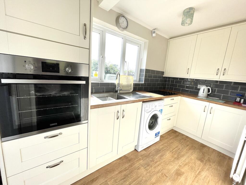 KINVER - Huntsmans Drive photo 2