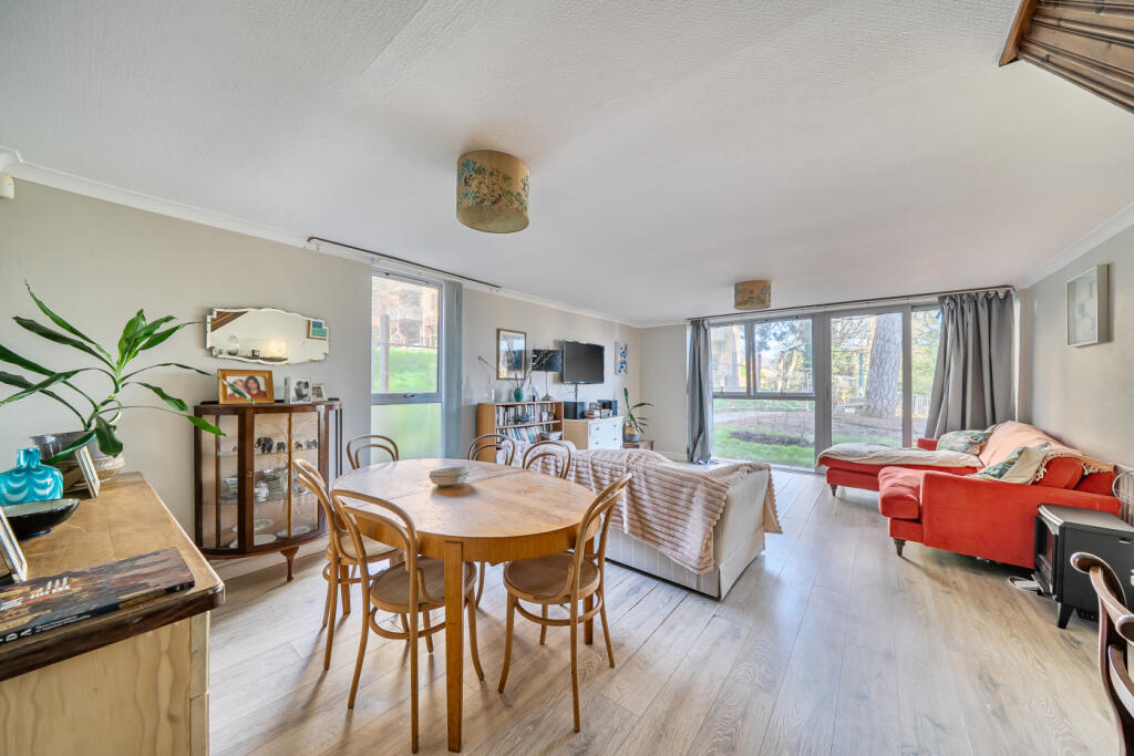 3-bed flat on Otto Close, Kirkdale, London, SE26, £450,000