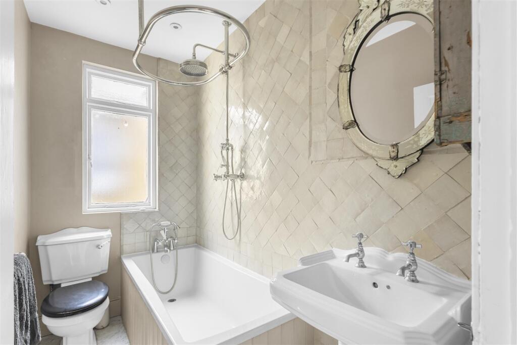 Apartment in London - More