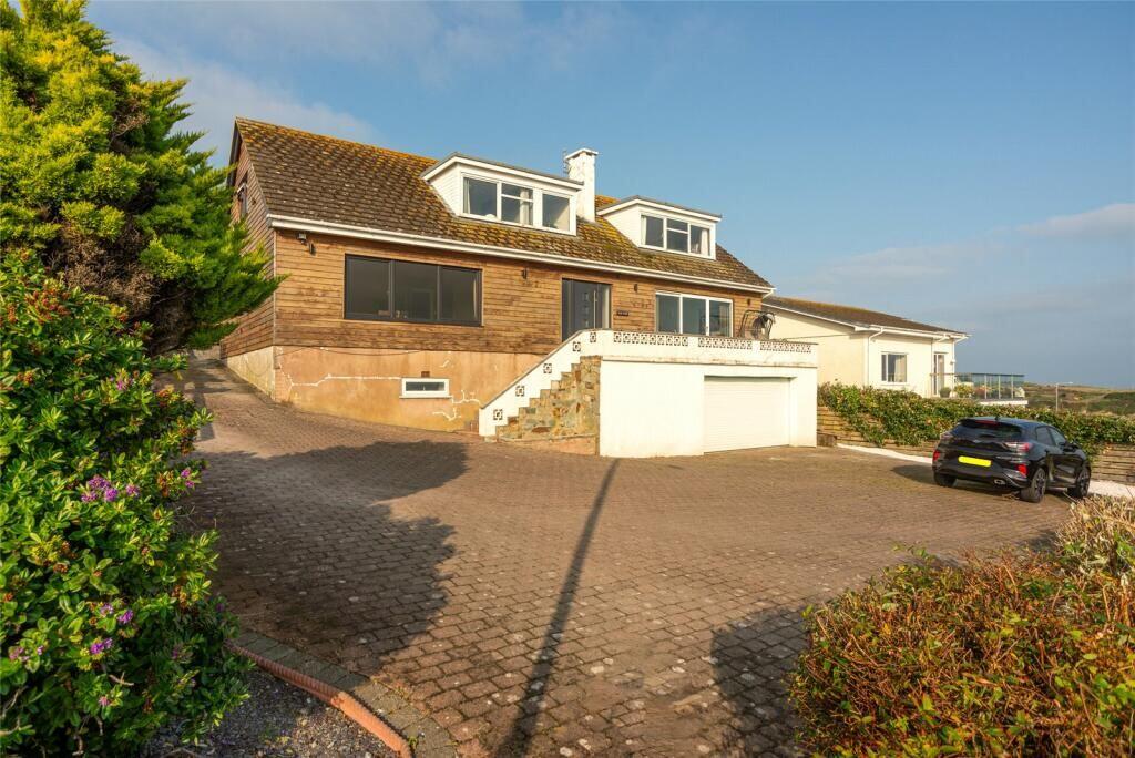 Main image of property: Plas Pedr, Glan Y Don Parc, Amlwch, Anglesey, LL68 9TE