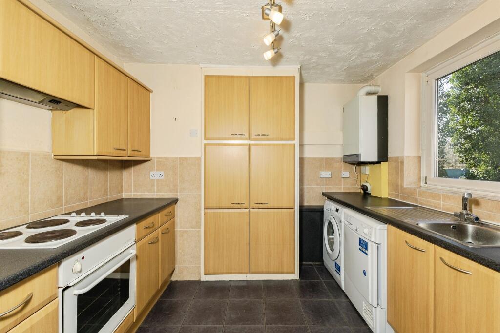 Apartment in Reading, Earley - View 2