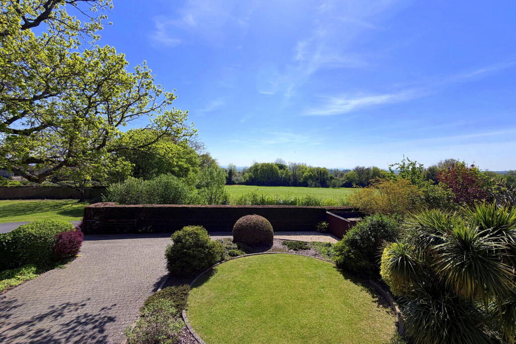 House in Bradford-on-avon, Westwood - View 2