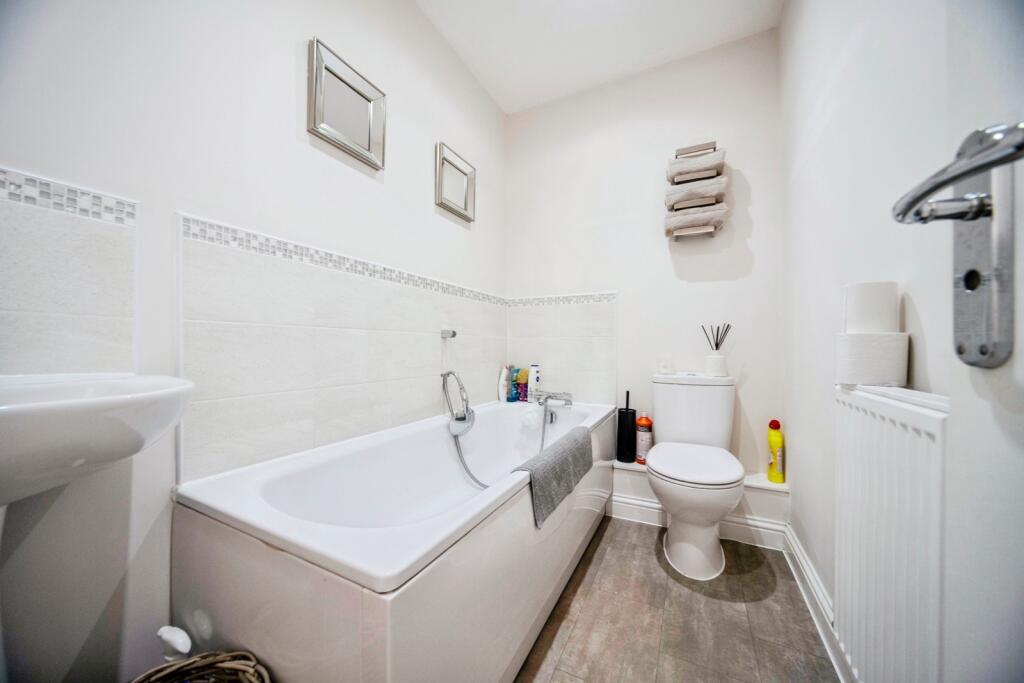 House in Milton Keynes, Whitehouse - View 5