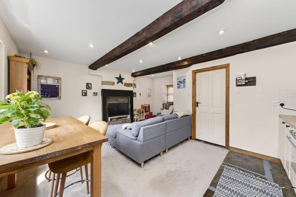 House in Huddersfield - View 4