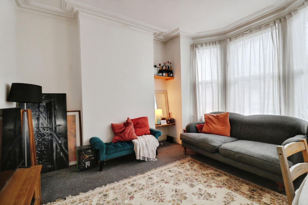Apartment in Southend-on-Sea - View 2
