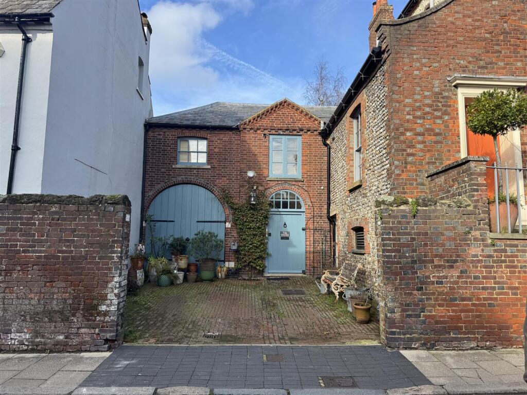 Main image of property: Tarrant Street, ARUNDEL