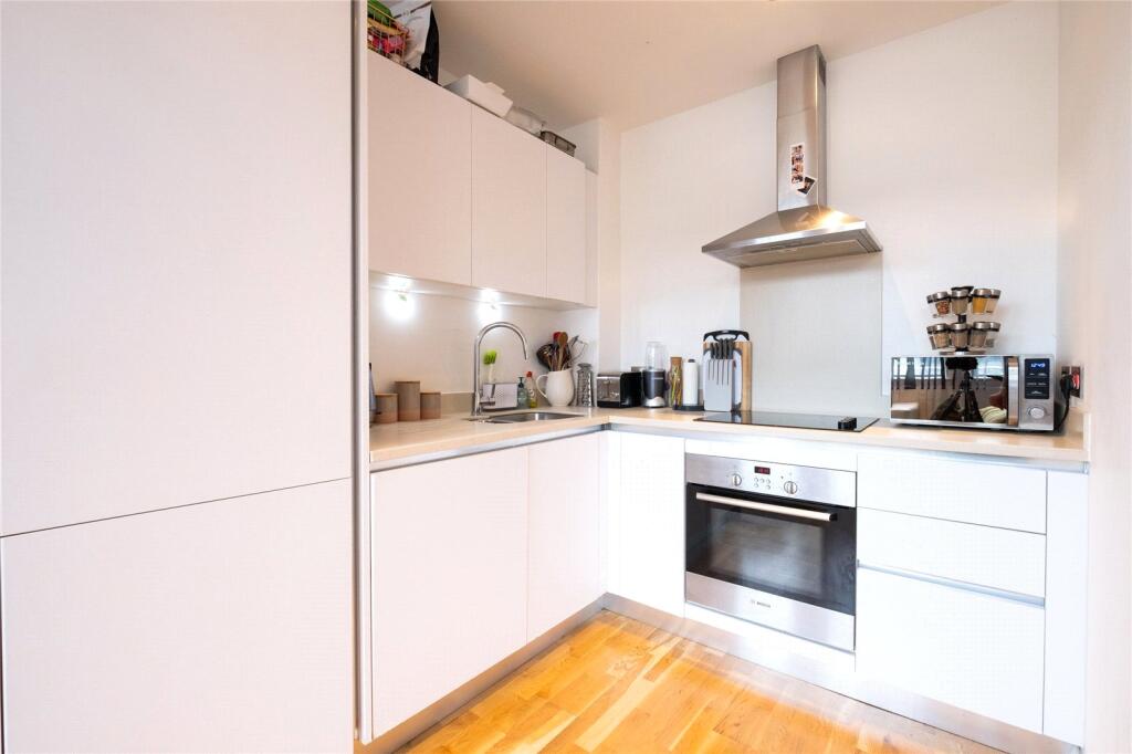 Apartment in London - More