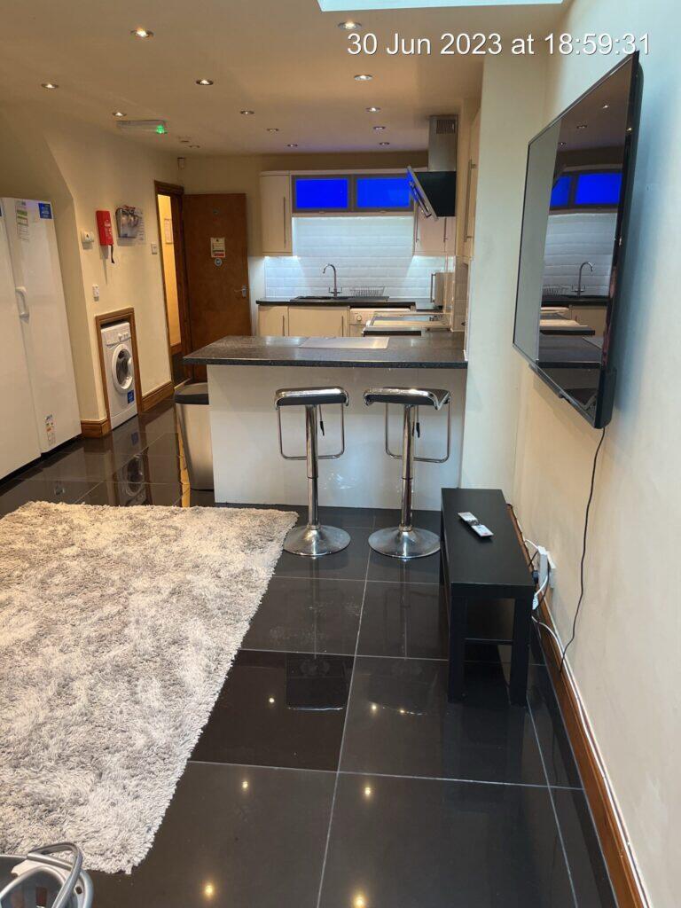 6 bedroom terraced house for rent