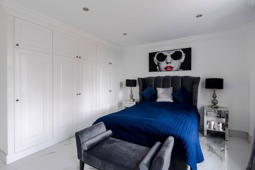Apartment in London - More