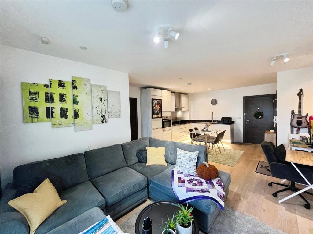 Fairfax Drive, Westcliff-on-Sea, Essex photo 3