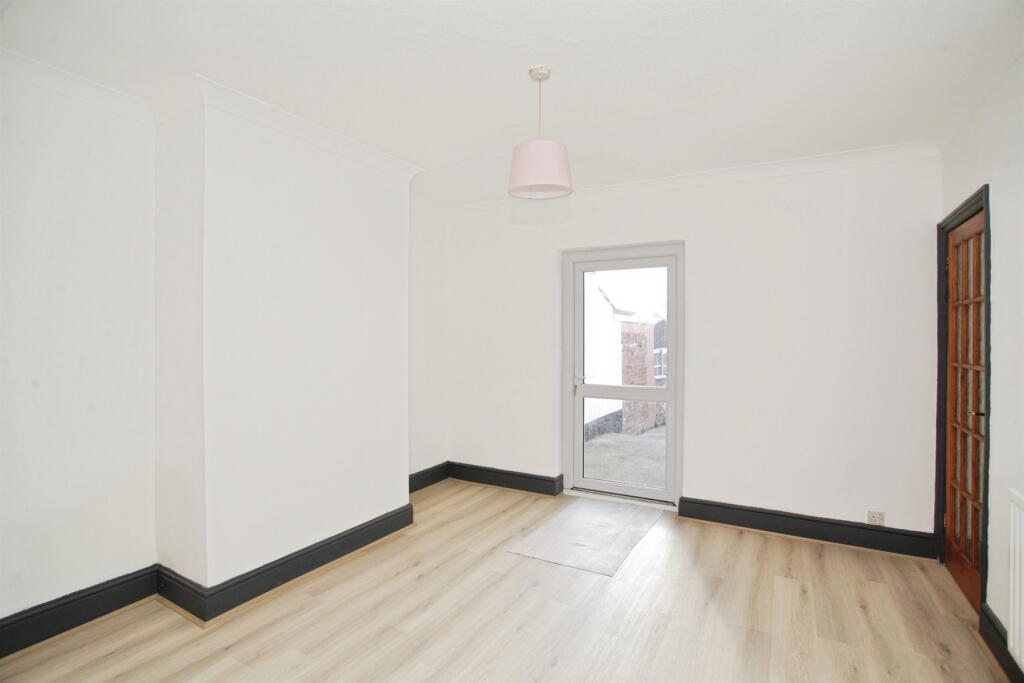 House in Rugby, Warwickshire - View 4