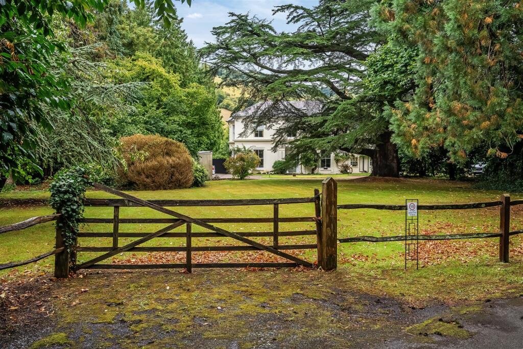 Apartment in Dorking, Pixham - More
