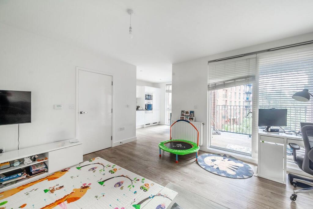 Apartment in Harrow - View 4