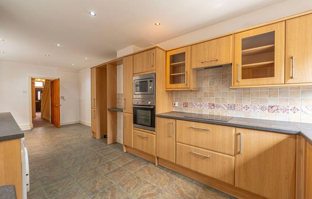 House in Newport - View 5