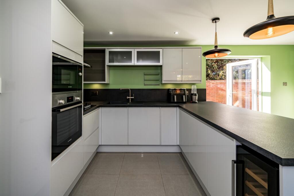 House in Hemel Hempstead - More
